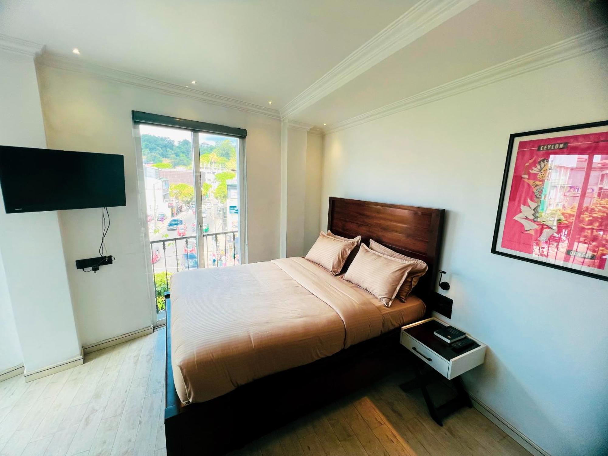 Bed Station 210 Hotel Kandy Exterior photo