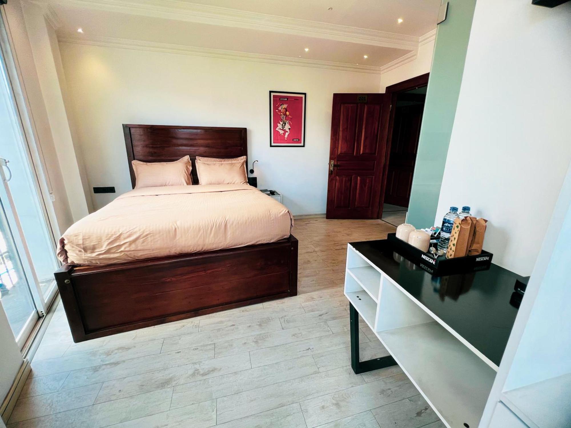 Bed Station 210 Hotel Kandy Exterior photo