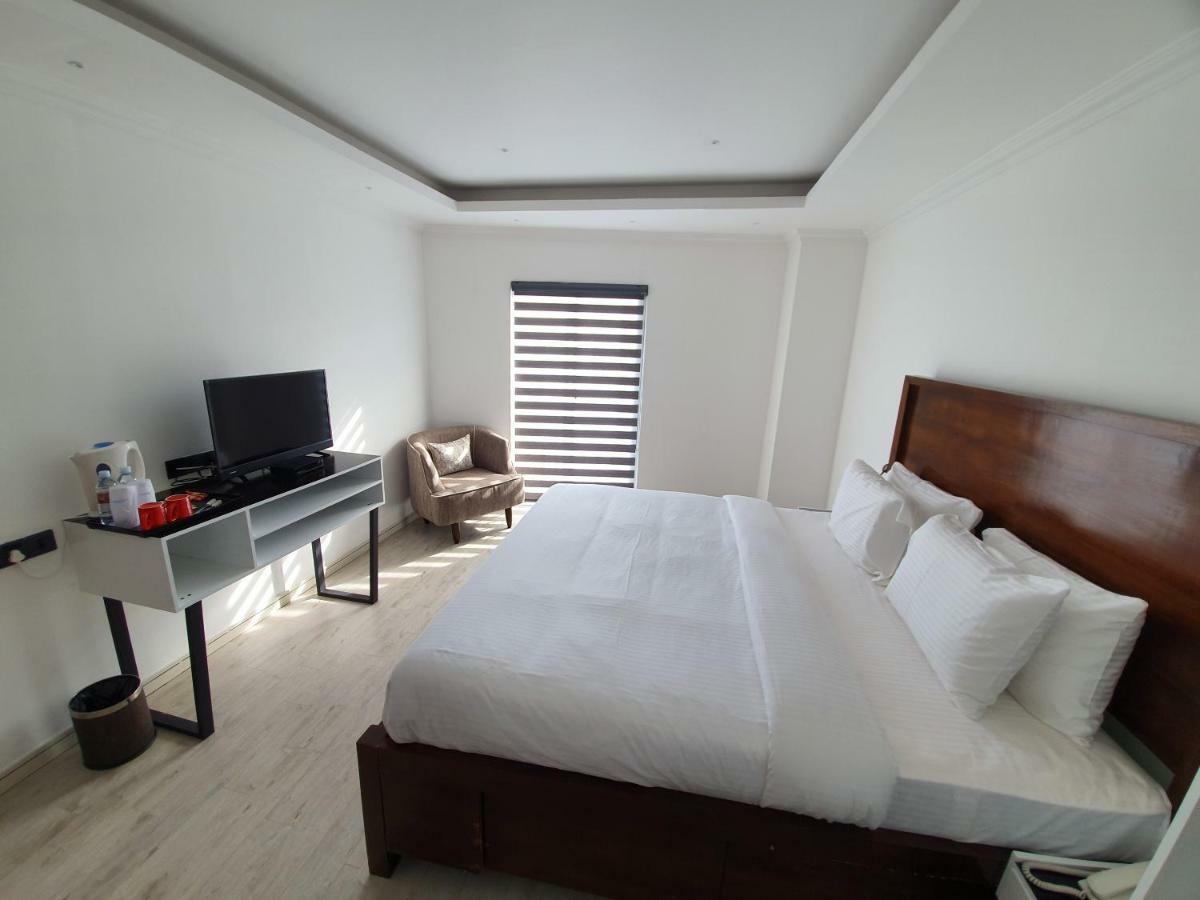 Bed Station 210 Hotel Kandy Exterior photo